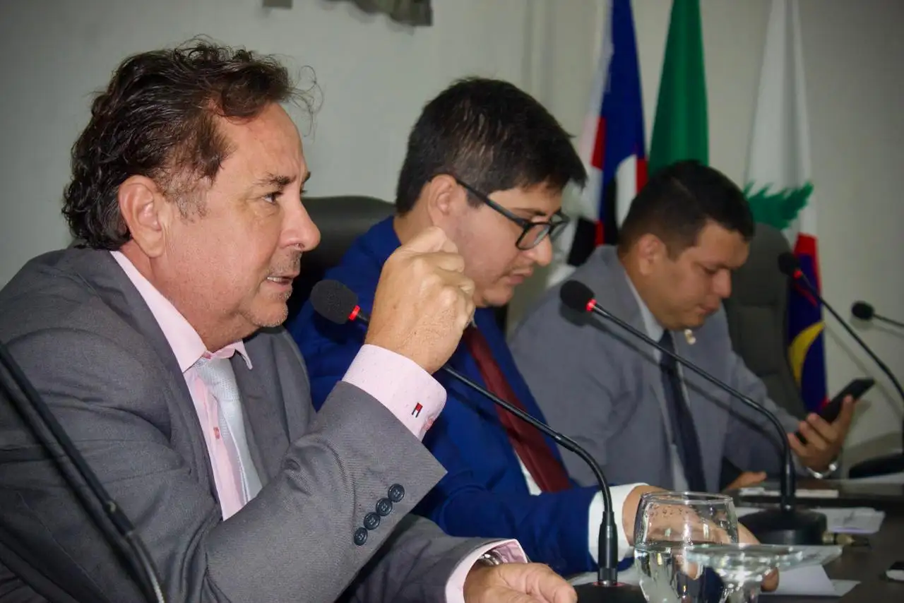 Câmara realiza XXIX Sessão Ordinária com deliberação de projetos e requerimentos